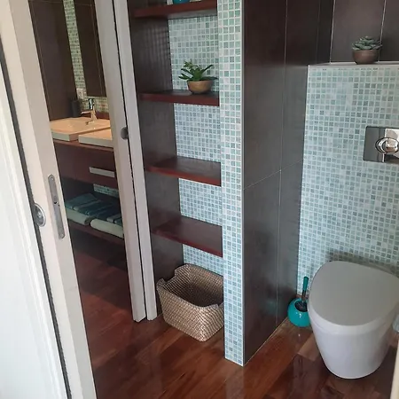 T2 Centre, A 2 Minutes, Parking Ss