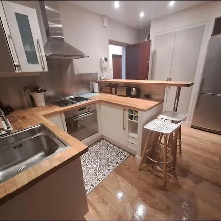 T2 Centre, A 2 Minutes, Parking Ss *