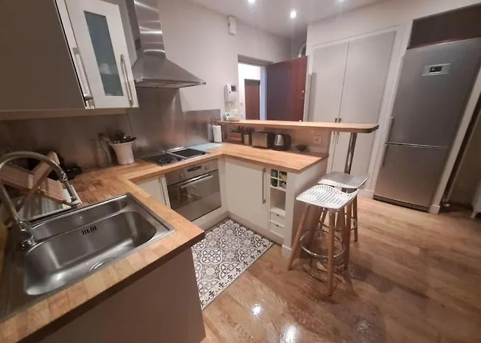 T2 Centre, A 2 Minutes, Parking Ss *