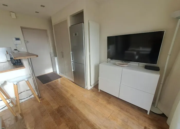 T2 Centre, A 2 Minutes, Parking Ss *