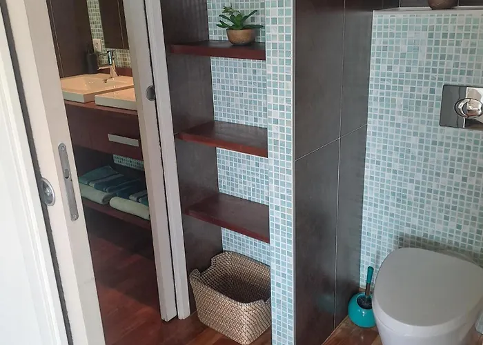 T2 Centre, A 2 Minutes, Parking Ss